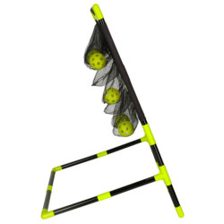 Obratnostná hra s hádzaním loptičky na cieľ